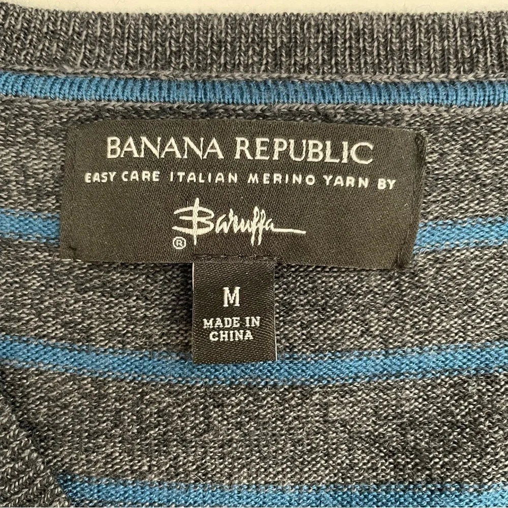 Banana Republic Extra Fine Italian Merino Wool Gray Blue Stripe V Neck Sweater